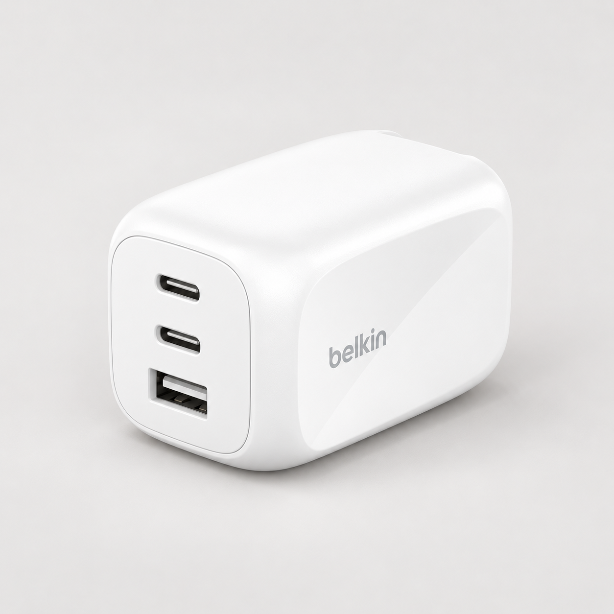 Editorial illustration of Belkin WCH016hqWH, white 100W 3-port travel kit charger; visible model recognition only, not a technical or complete-pack diagram.